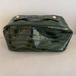 Cymbiotika Green Crocodile-Embossed Women's Makeup Bag